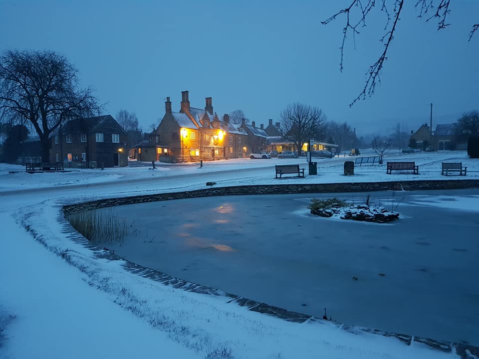 Willersey pond in Snow