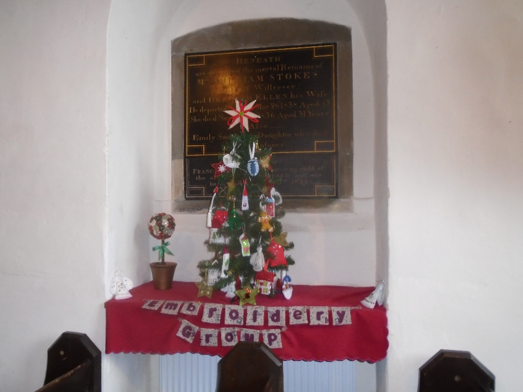 Christmas Flowers Willersey Church 2019 05