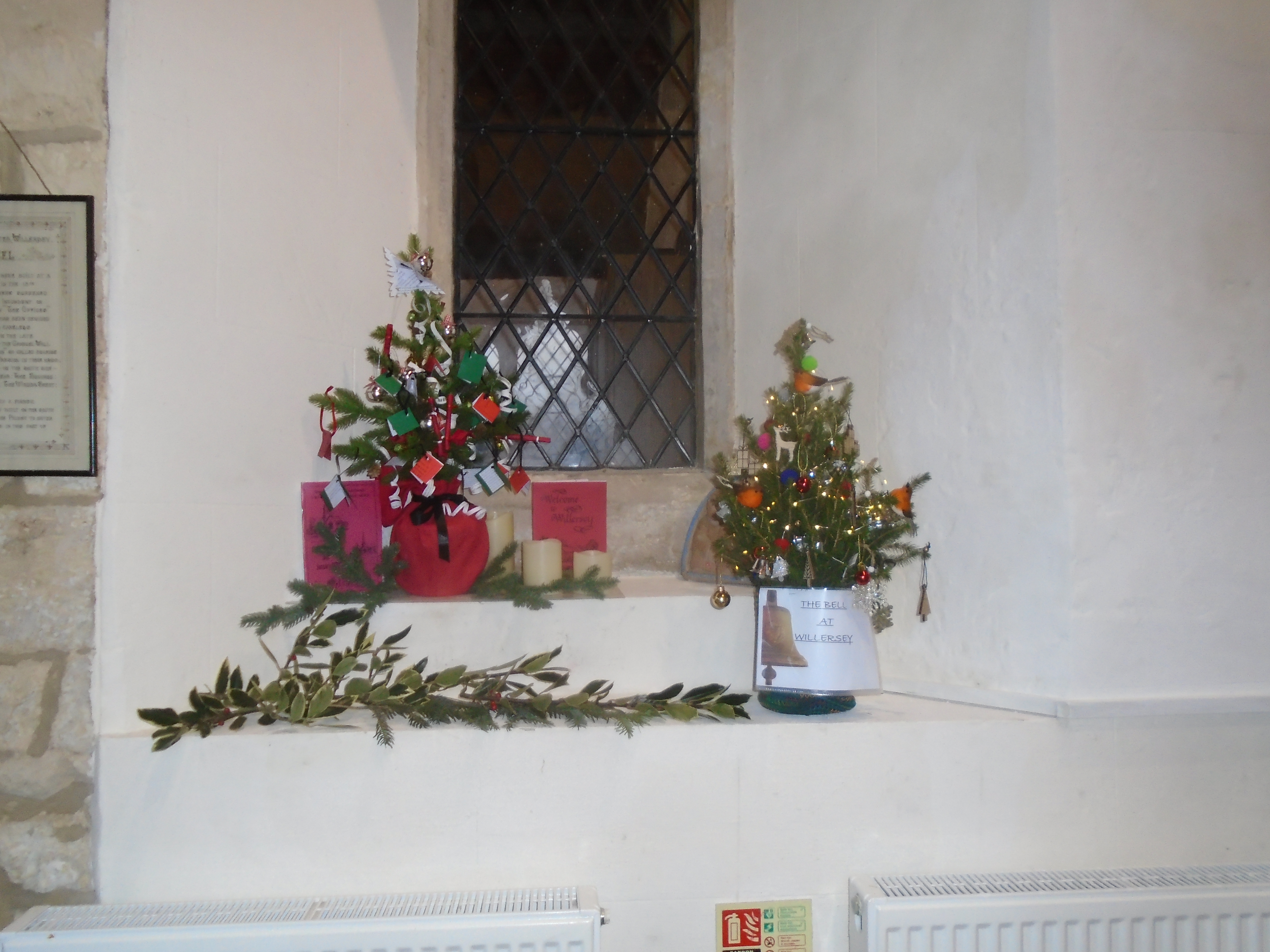 Christmas Flowers Willersey Church 2022 11