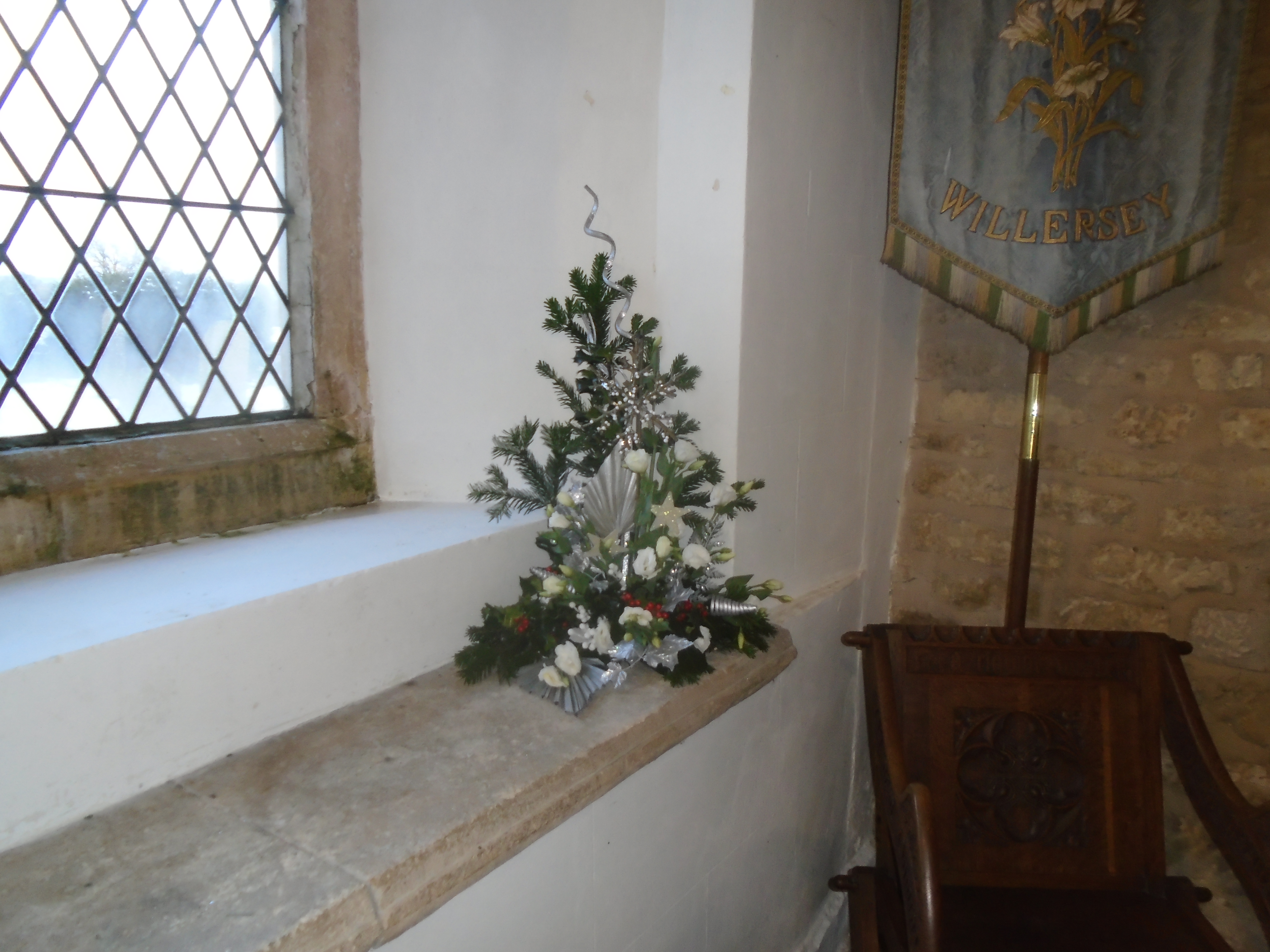 Christmas Flowers Willersey Church 2022 14