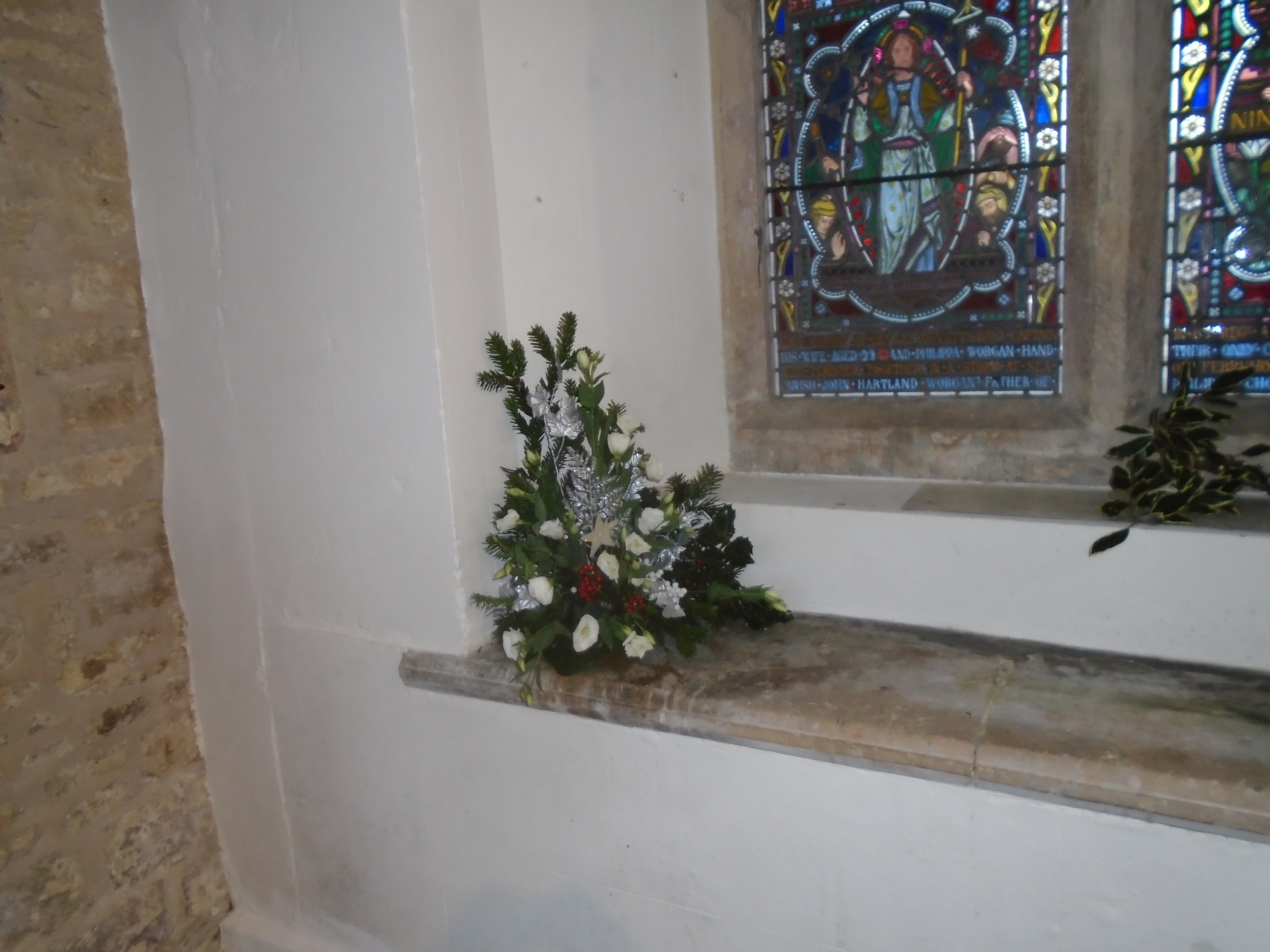 Christmas Flowers Willersey Church 2022 18