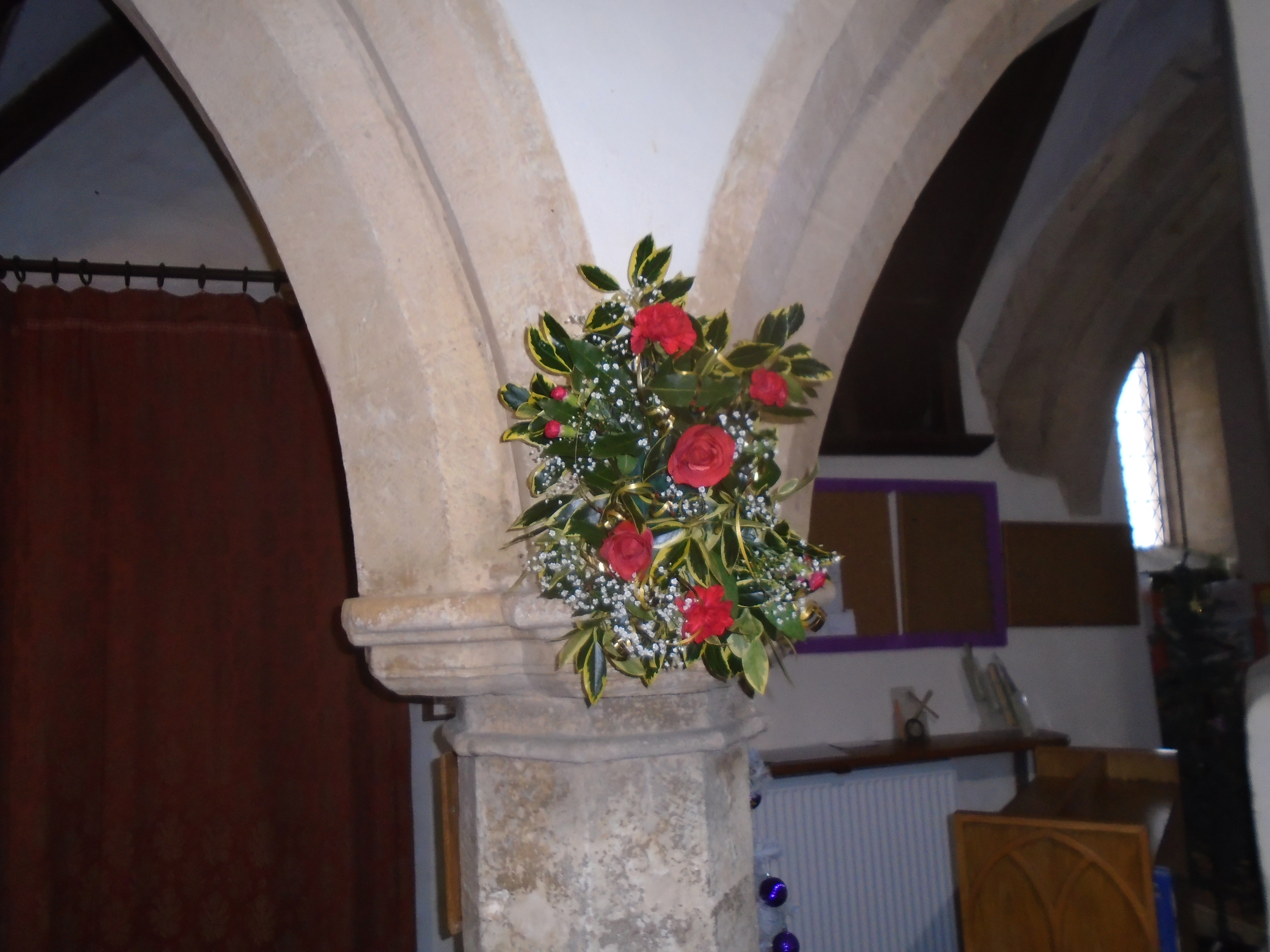 Christmas Flowers Willersey Church 2022 19