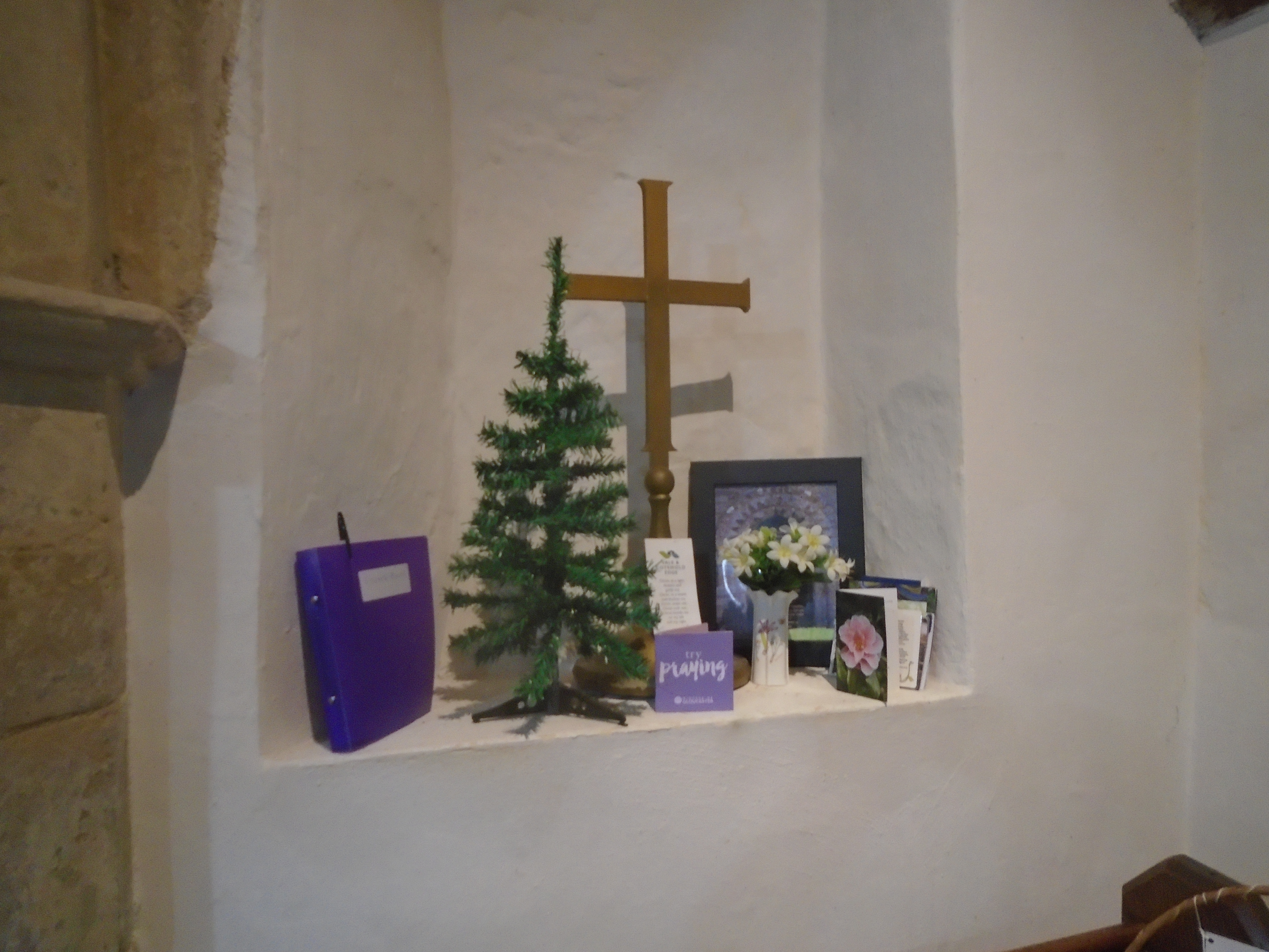 Christmas Flowers Willersey Church 2023 13