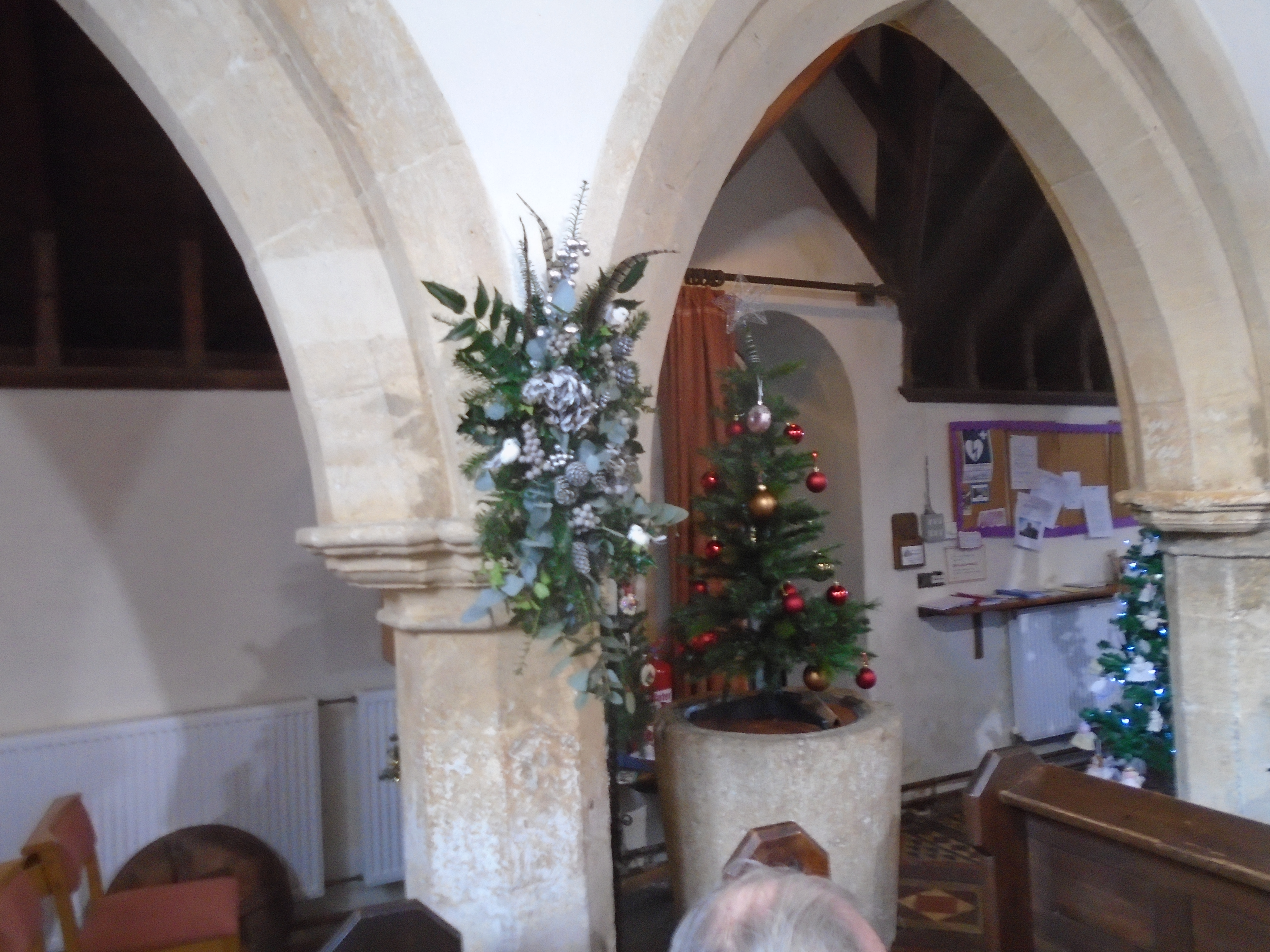 Christmas Flowers Willersey Church 2023 17